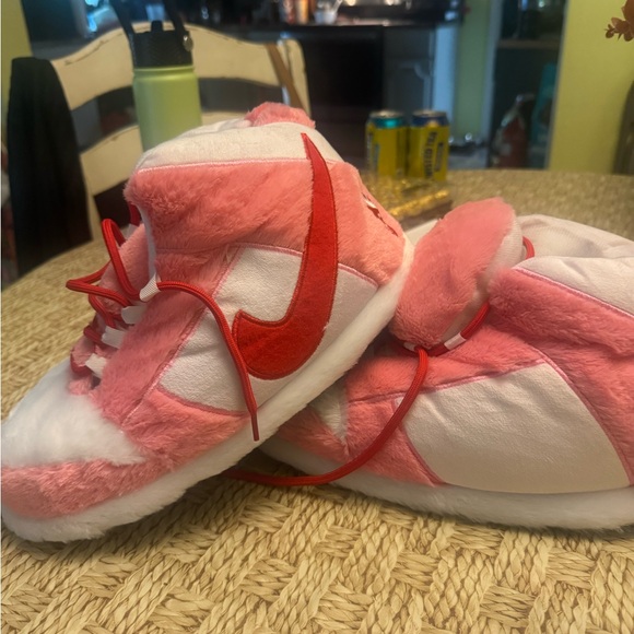 Nike SB Dunk Slippers sz 6 to 9.5 woman new in bag… - Picture 1 of 5
